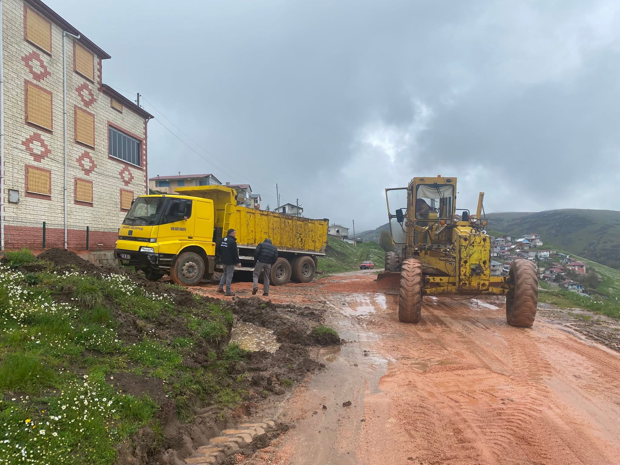 ARAZİ YOLLARIMIZDA BAKIM ÇALIŞMASI YAPILDI